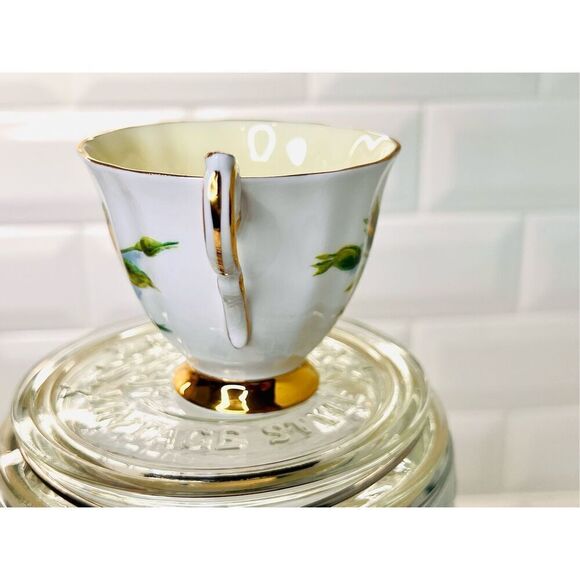 Vintage Paragon Six World Famous Roses MME Ch Sauvage Tea Cup w/handle‎ - Picture 3 of 8